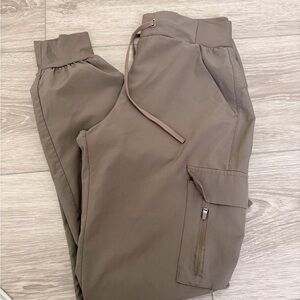 Women’s buckle cargo athletic pants